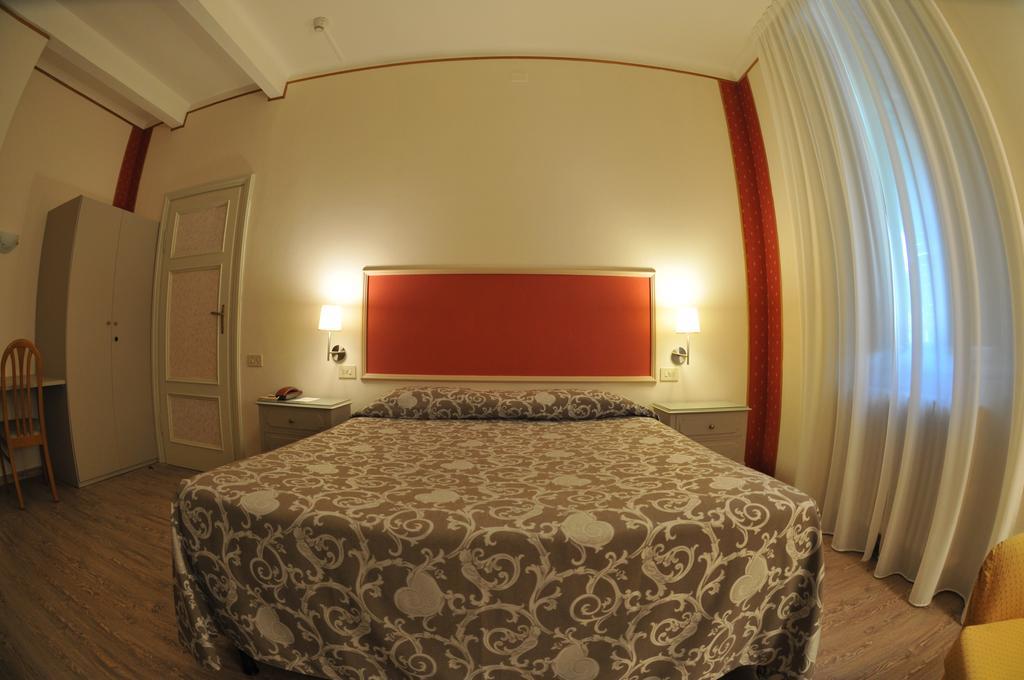 Hotel Stipino Lucca Zimmer foto