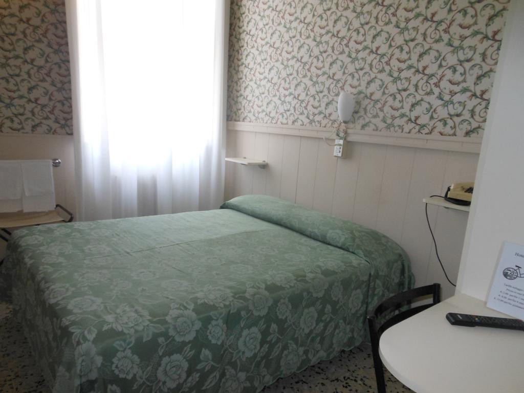 Hotel Stipino Lucca Zimmer foto