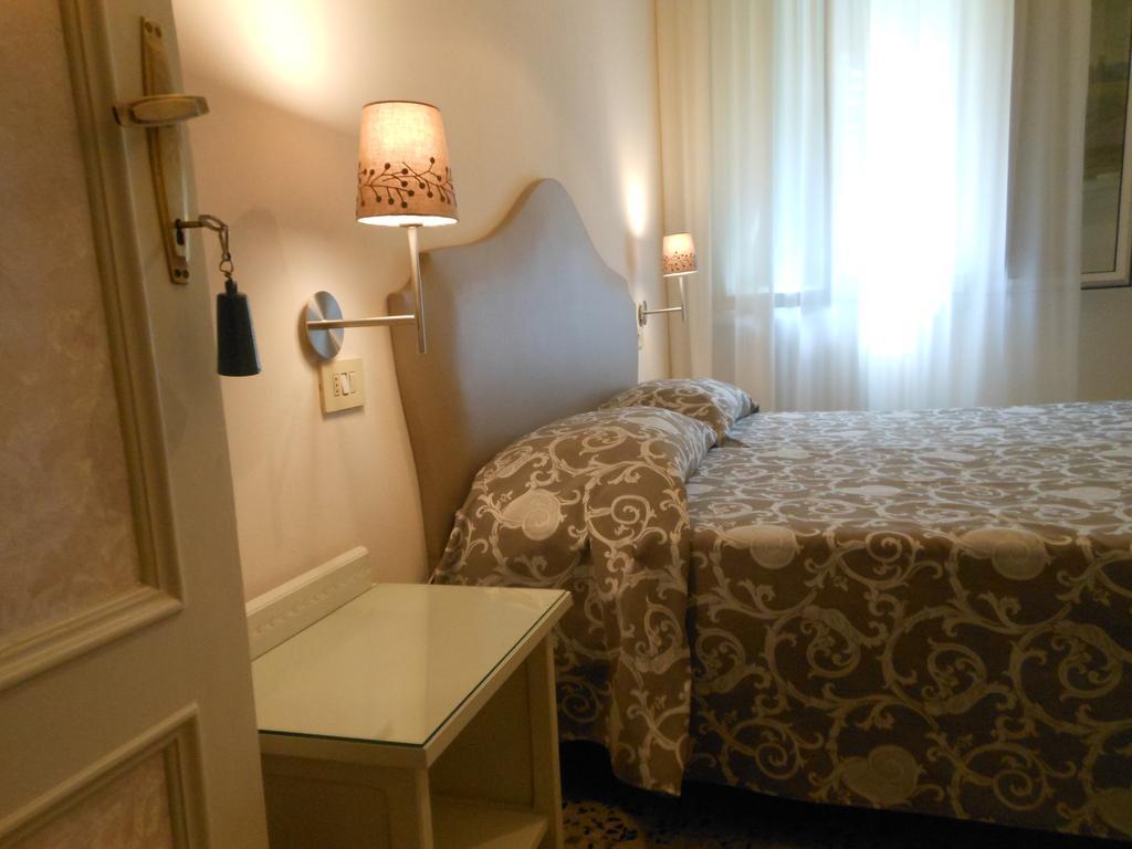 Hotel Stipino Lucca Zimmer foto